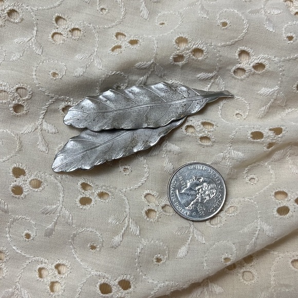 Vintage leaf pin brooch 🖤 - Picture 7 of 7